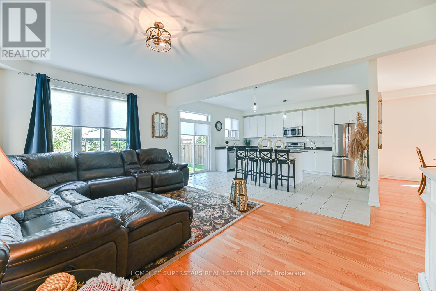 9 Academy Avenue, Wasaga Beach, Ontario  L9Z 1J4 - Photo 18 - S12416483