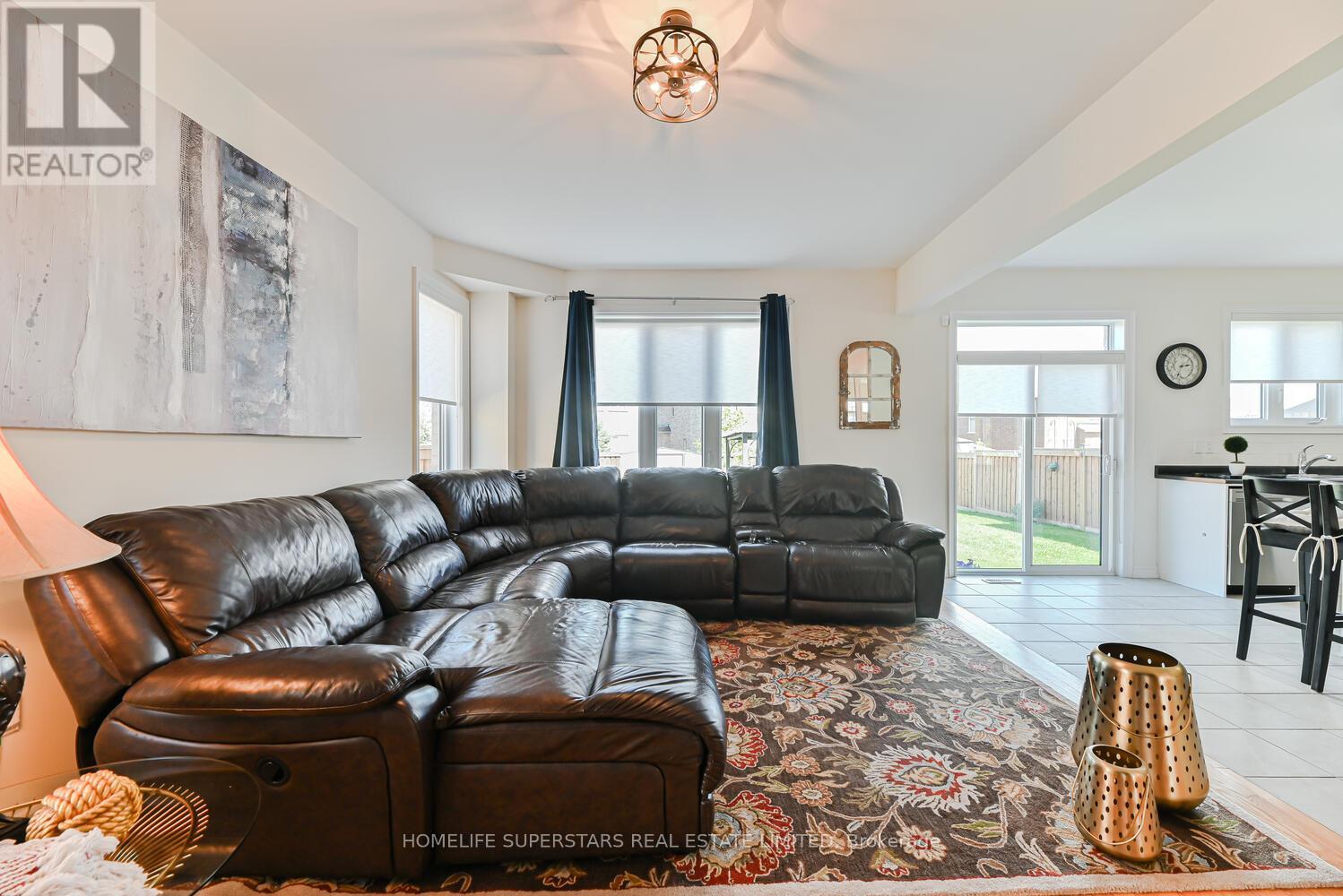 9 Academy Avenue, Wasaga Beach, Ontario  L9Z 1J4 - Photo 19 - S12416483