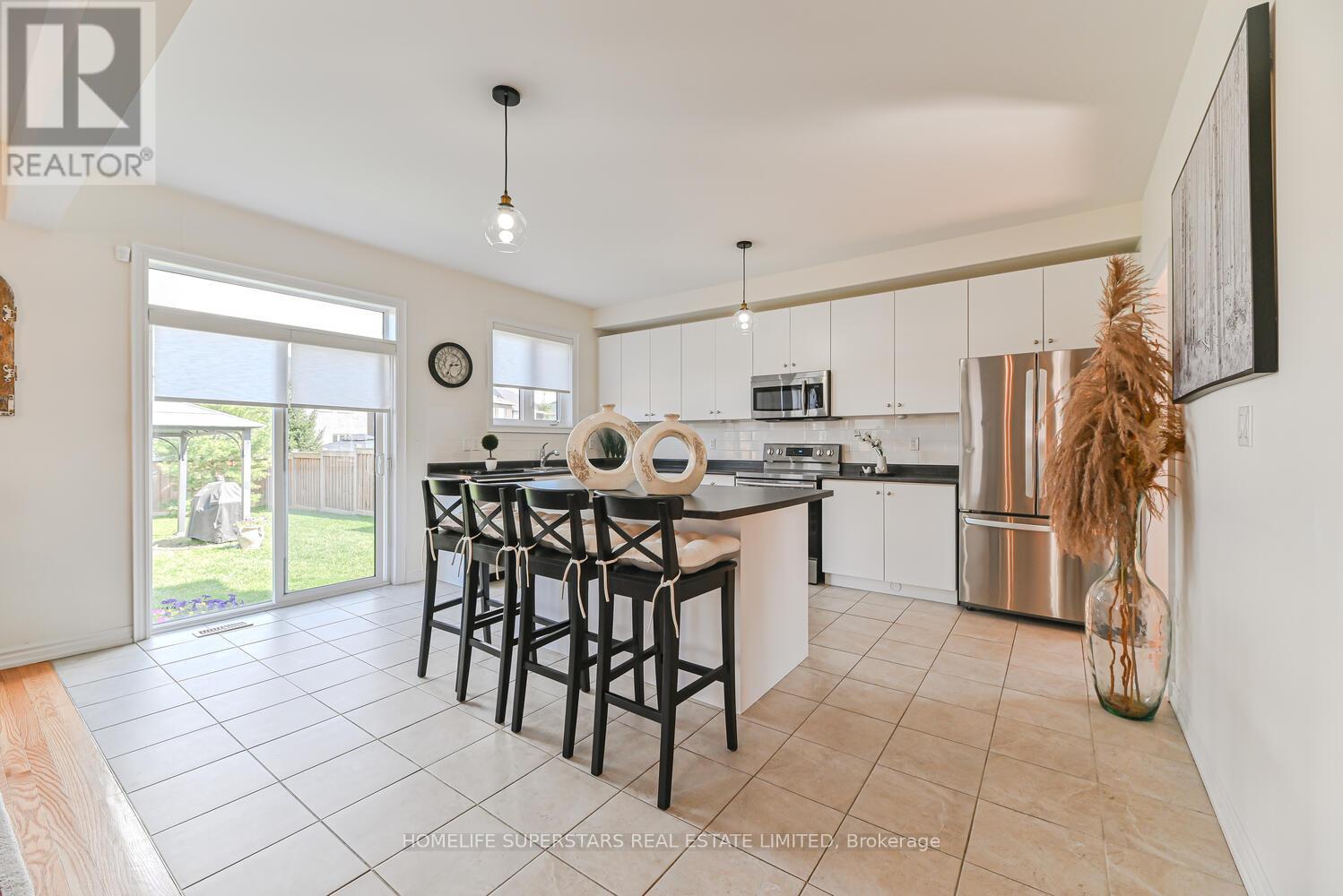 9 Academy Avenue, Wasaga Beach, Ontario  L9Z 1J4 - Photo 20 - S12416483