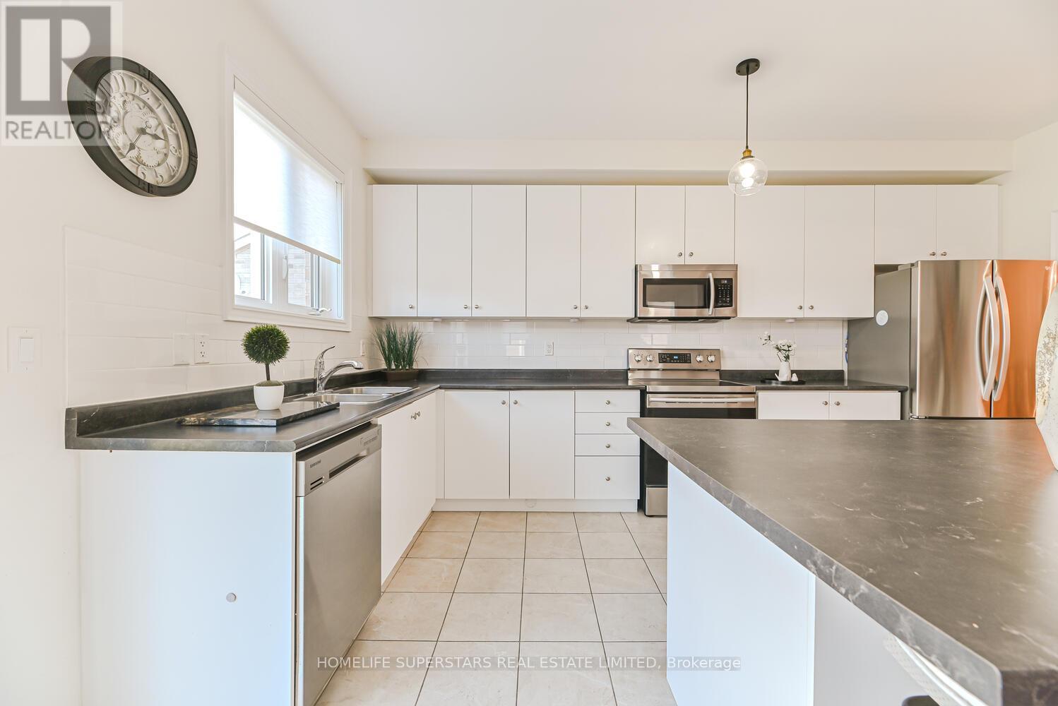 9 Academy Avenue, Wasaga Beach, Ontario  L9Z 1J4 - Photo 22 - S12416483