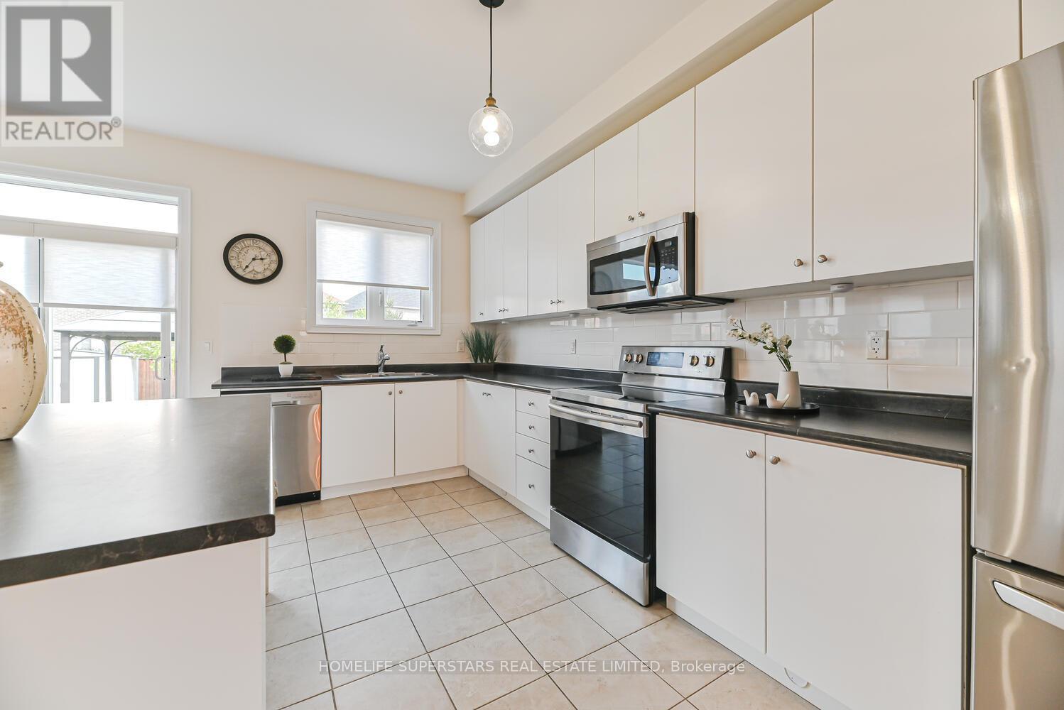 9 Academy Avenue, Wasaga Beach, Ontario  L9Z 1J4 - Photo 23 - S12416483