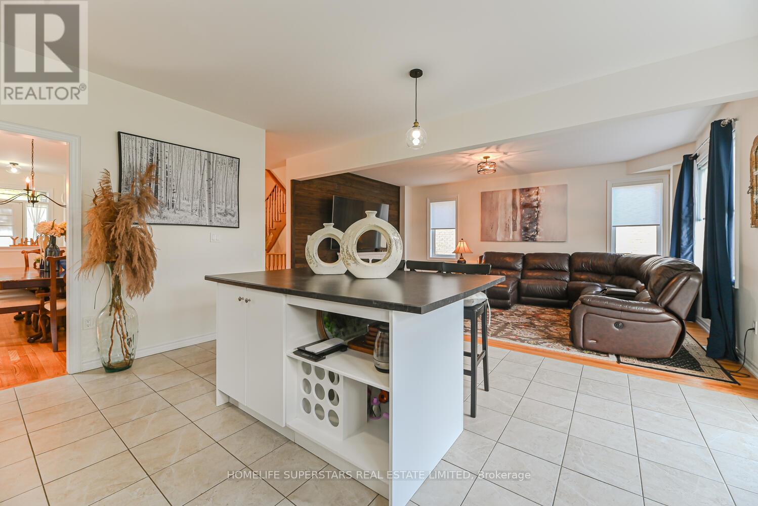 9 Academy Avenue, Wasaga Beach, Ontario  L9Z 1J4 - Photo 24 - S12416483