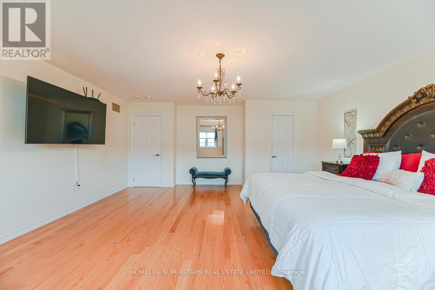 9 Academy Avenue, Wasaga Beach, Ontario  L9Z 1J4 - Photo 29 - S12416483