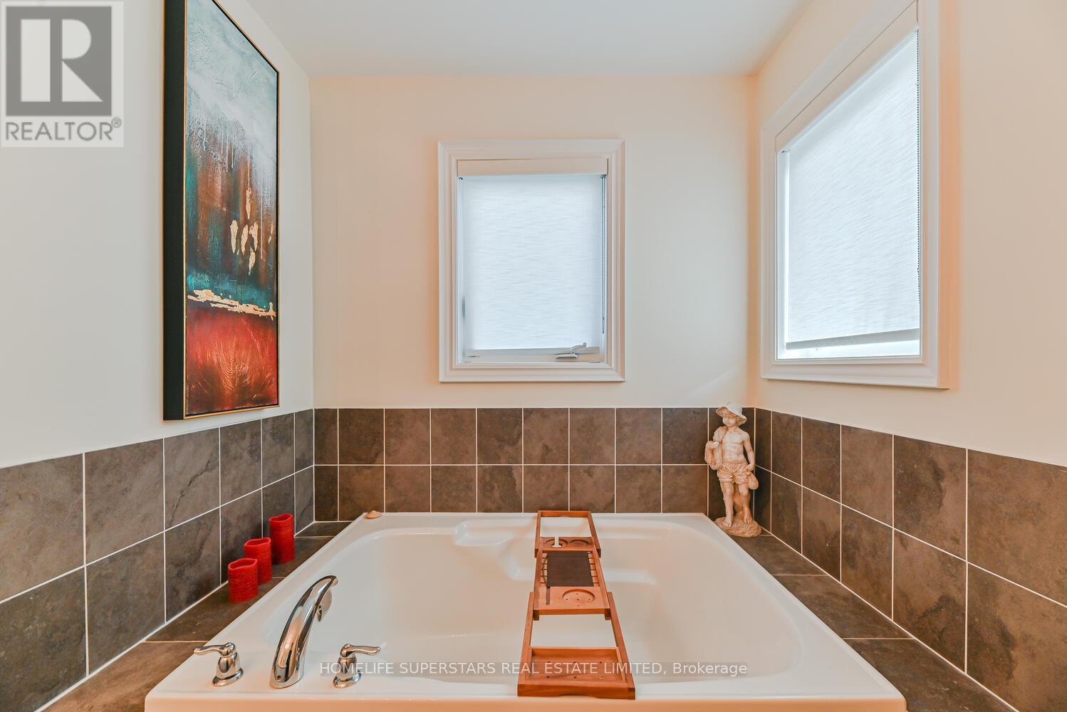 9 Academy Avenue, Wasaga Beach, Ontario  L9Z 1J4 - Photo 31 - S12416483