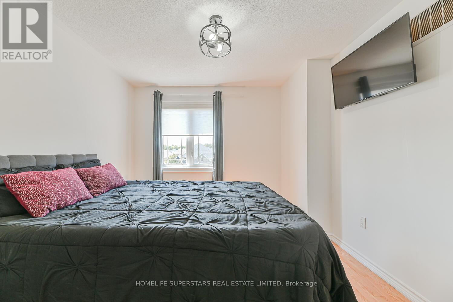 9 Academy Avenue, Wasaga Beach, Ontario  L9Z 1J4 - Photo 36 - S12416483