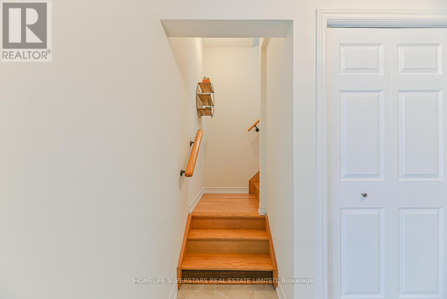 9 Academy Avenue, Wasaga Beach, Ontario  L9Z 1J4 - Photo 42 - S12416483