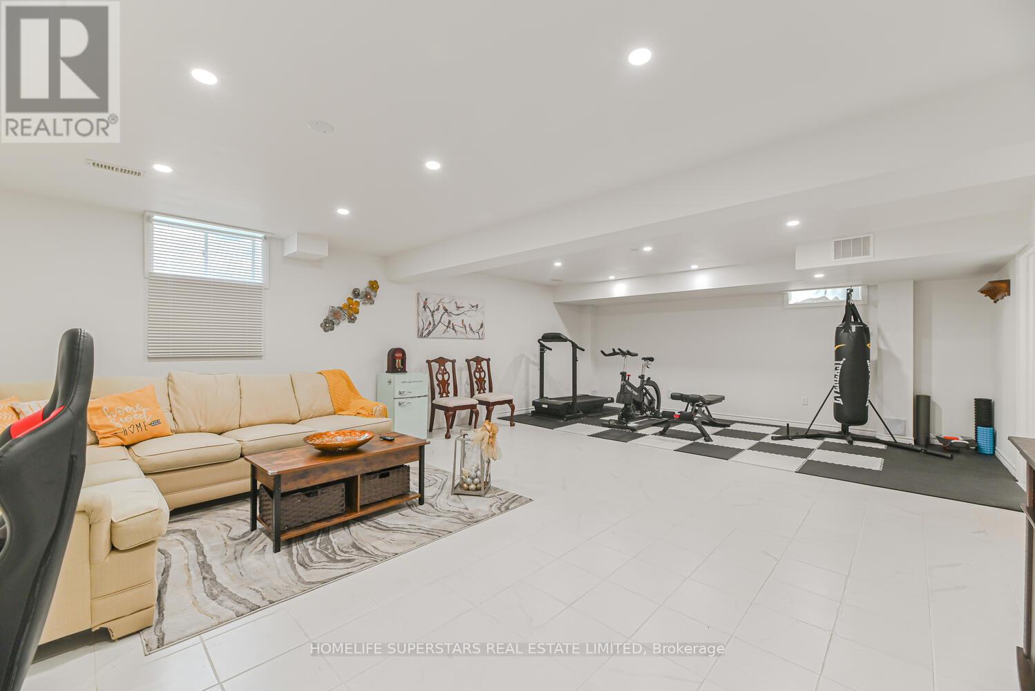 9 Academy Avenue, Wasaga Beach, Ontario  L9Z 1J4 - Photo 44 - S12416483
