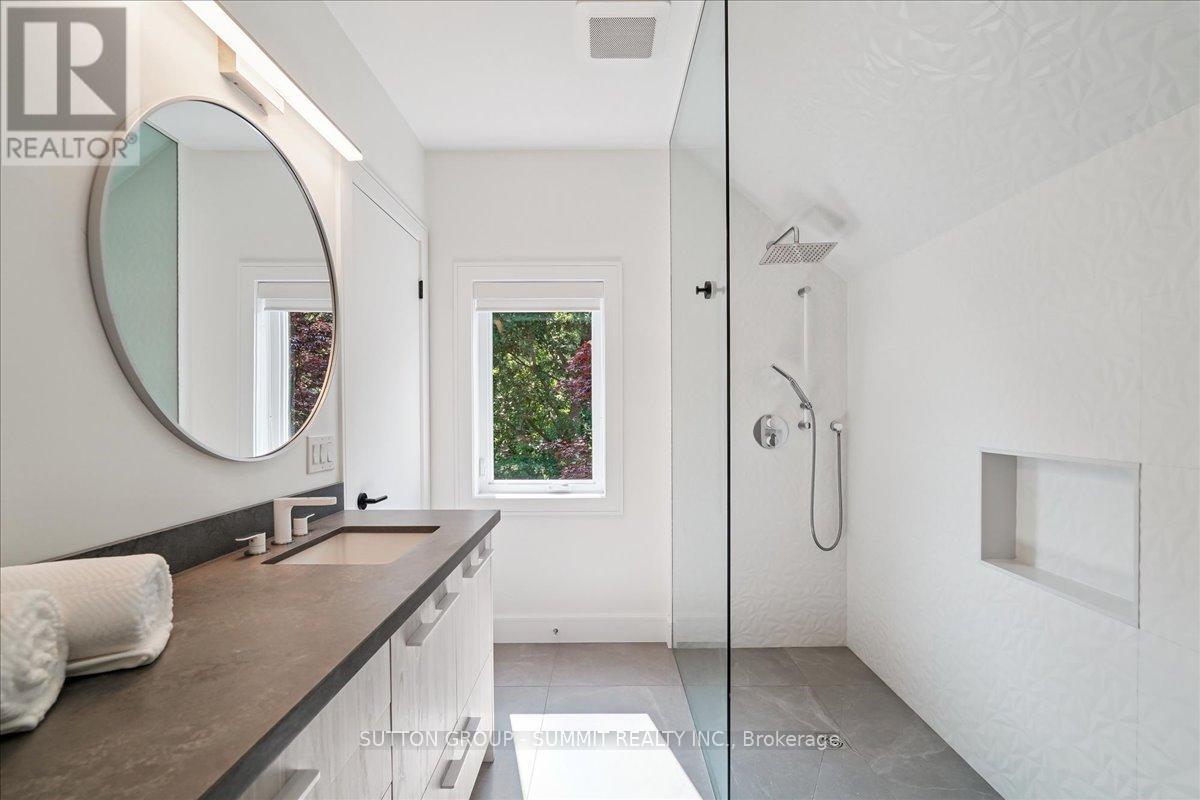 1100 Cedar Grove Boulevard, Oakville, Ontario  L6J 2C4 - Photo 33 - W12416487
