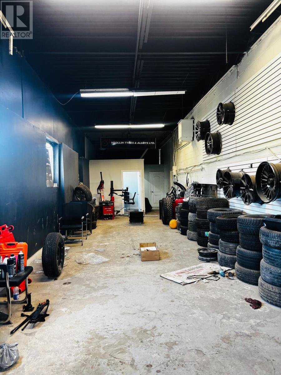 B - 42 Stafford Drive, Brampton, Ontario  L6W 1L4 - Photo 2 - W12416488