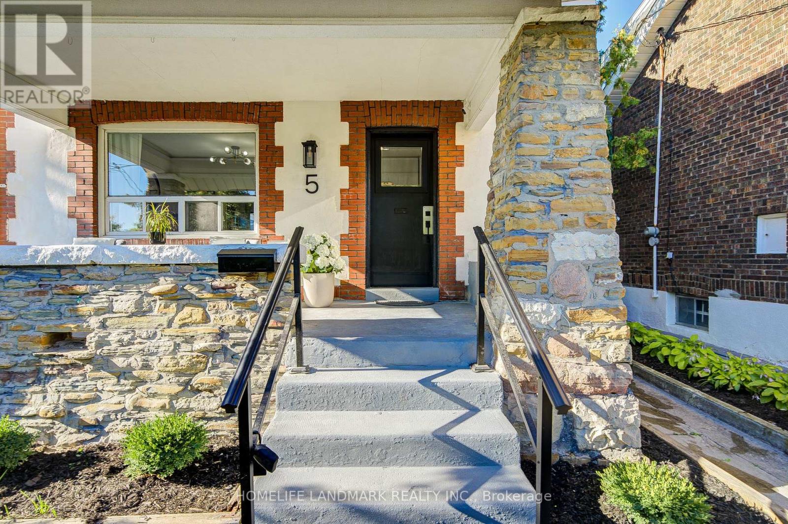 5 Beachview Crescent, Toronto (East End-Danforth), Ontario  M4E 2L4 - Photo 5 - E12408269