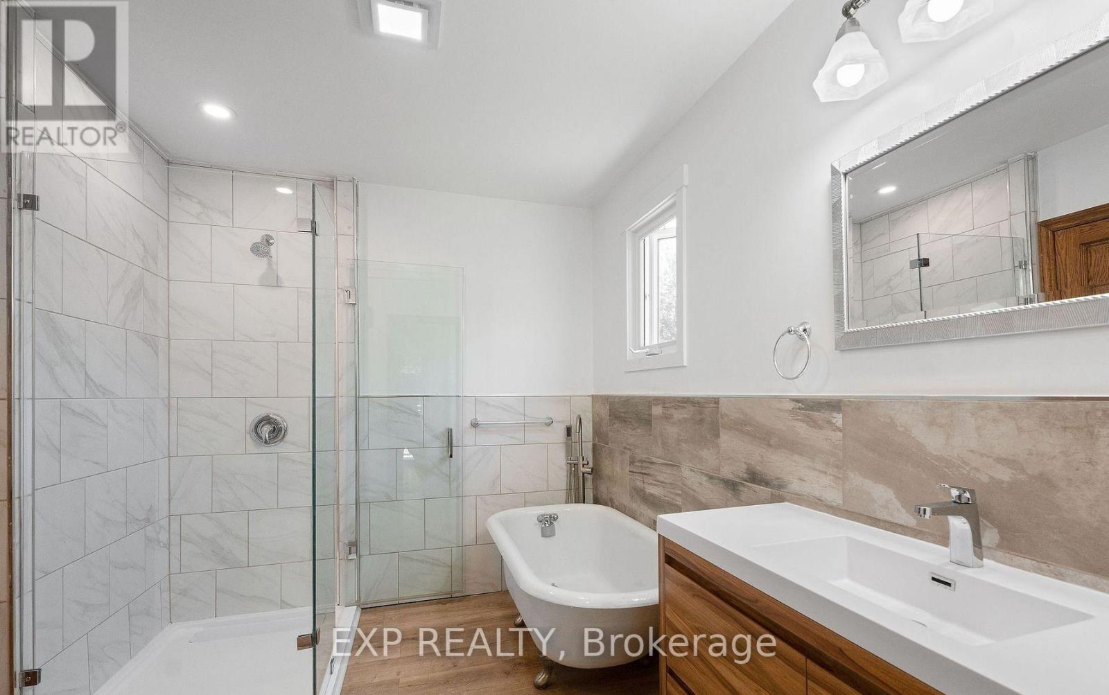 3054 Thunder Bay Road, Fort Erie, Ontario  L0S 1N0 - Photo 3 - X12416513