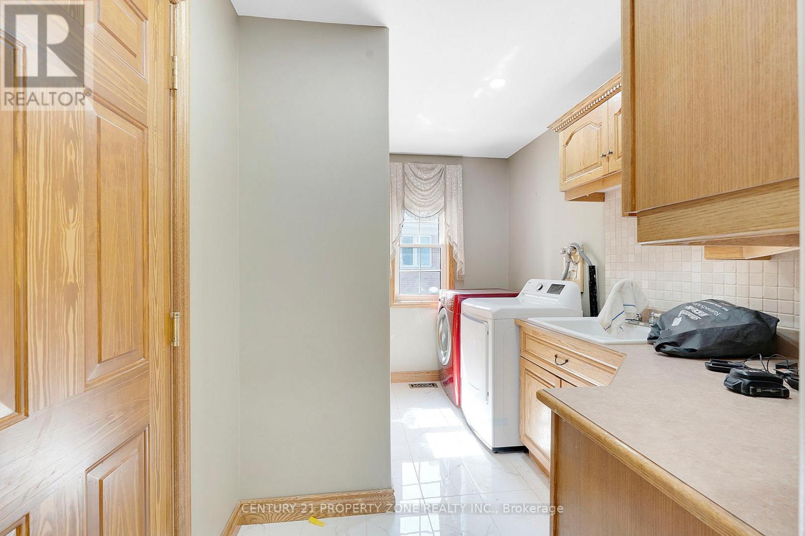 15 Royal York Court, Brant, Ontario  N0E 1N0 - Photo 24 - X12416474