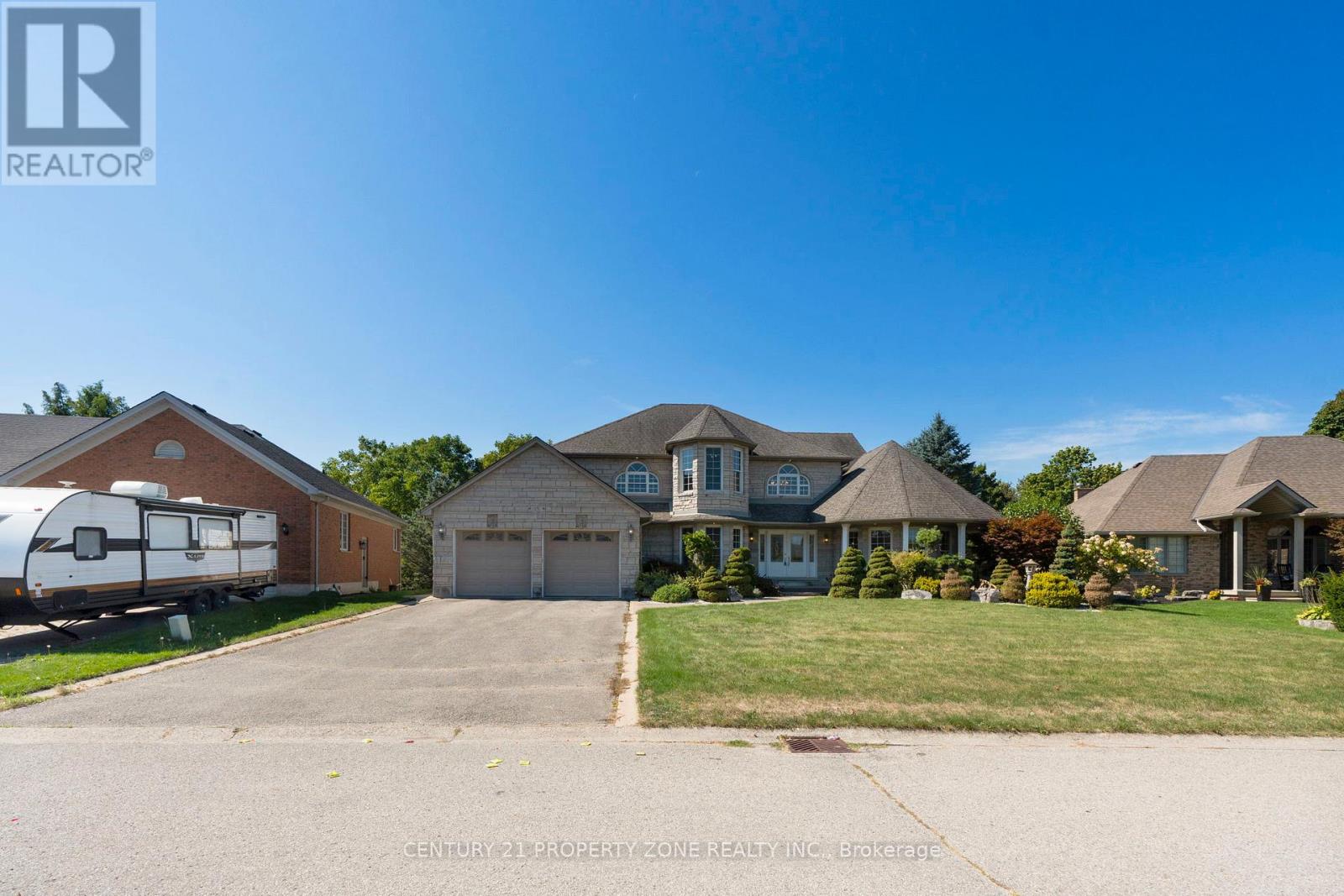 15 Royal York Court, Brant, Ontario  N0E 1N0 - Photo 5 - X12416474