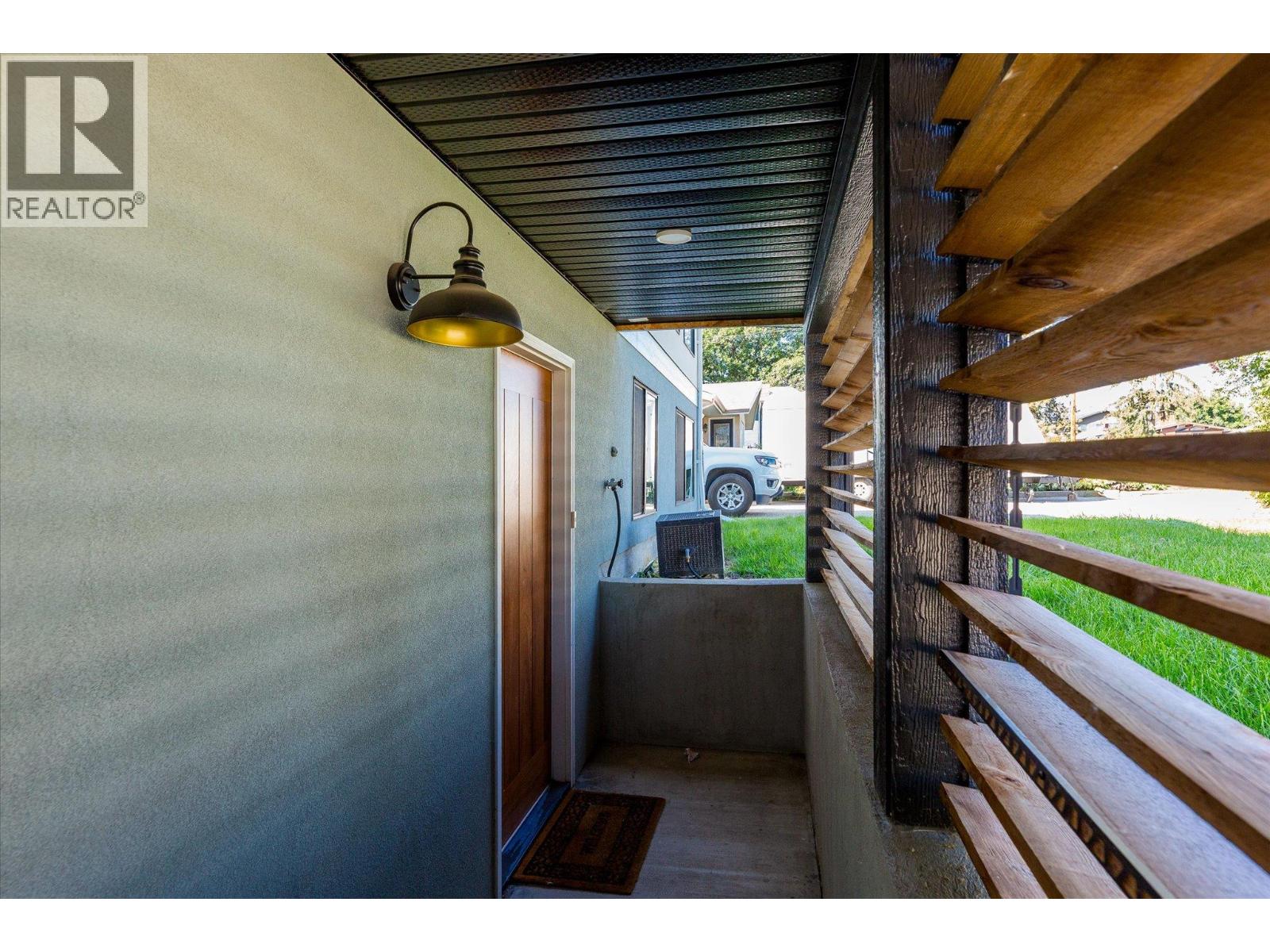 875 Belgo Road, Kelowna, British Columbia  V1X 3A8 - Photo 3 - 10362354