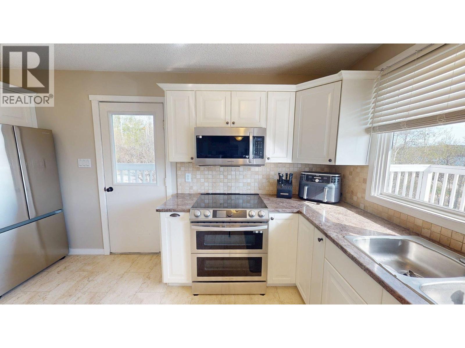 13223 Lakeshore Drive, Fort St. John, British Columbia  V0C 1H0 - Photo 17 - R3050118