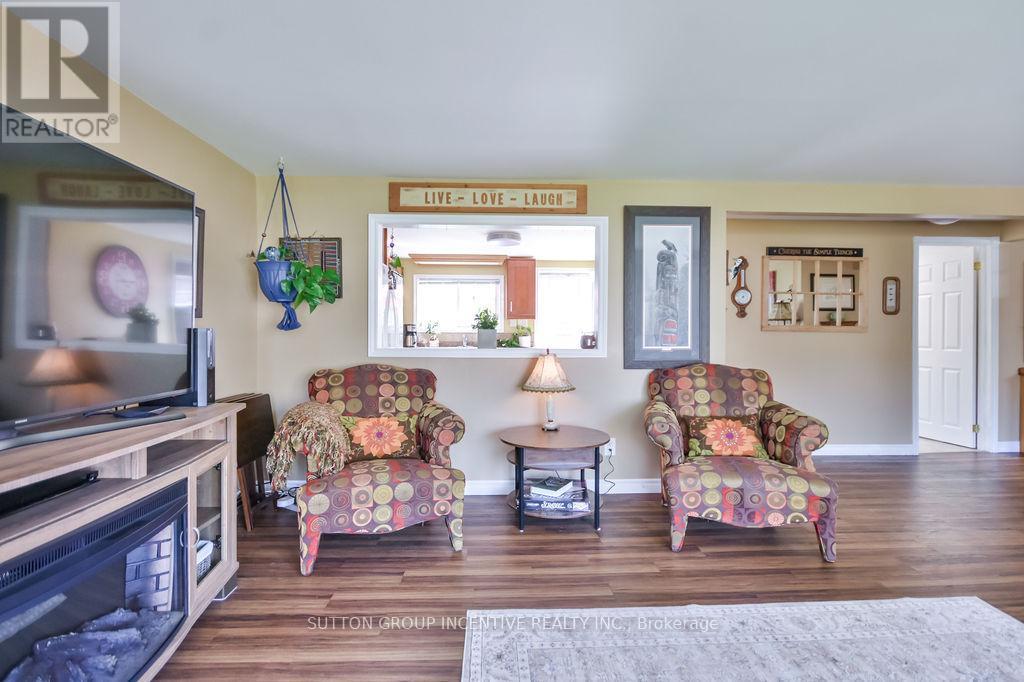 1057 Ferrier Avenue, Innisfil (Lefroy), Ontario  L0L 1W0 - Photo 6 - N12416532