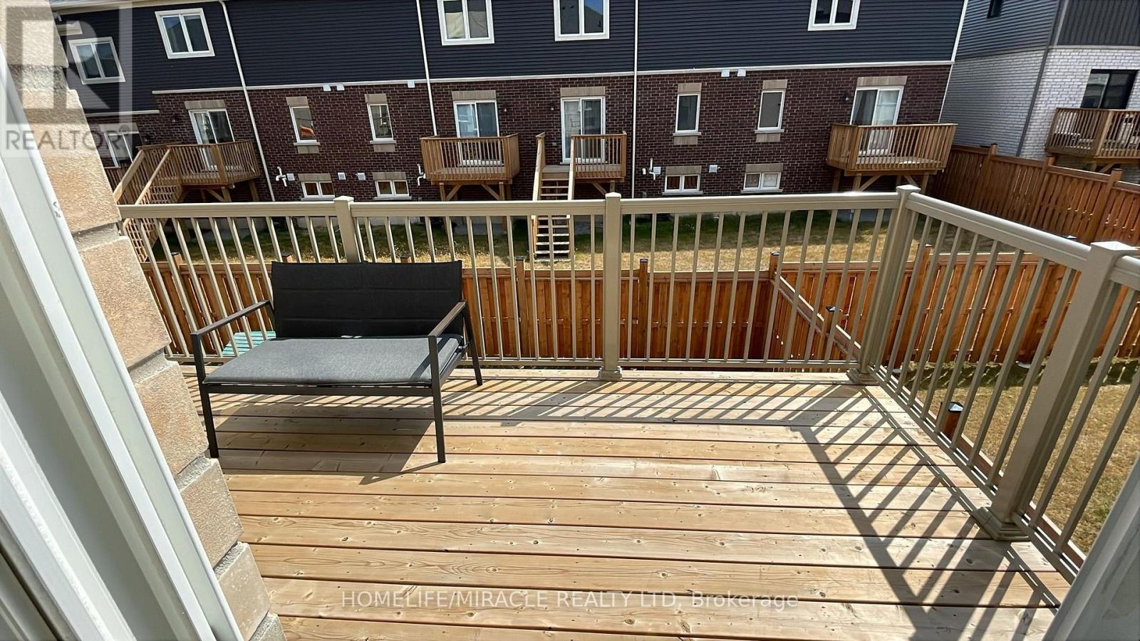 16 Wagon Lane, Barrie, Ontario  L9J 0V1 - Photo 4 - S12416515