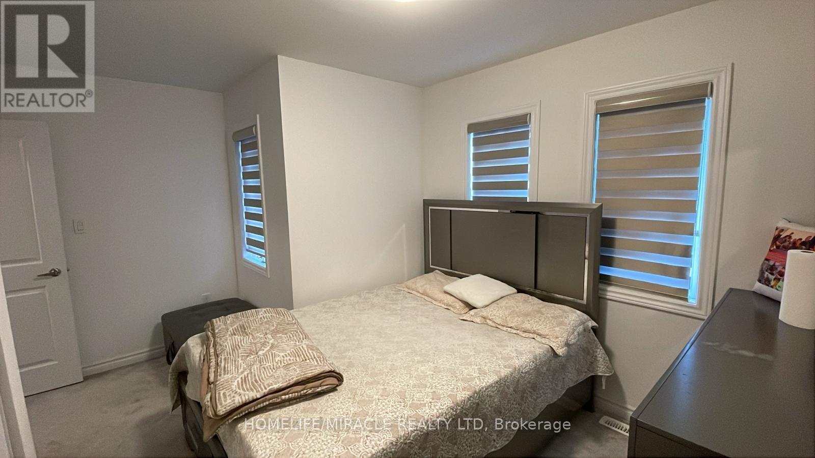 16 Wagon Lane, Barrie, Ontario  L9J 0V1 - Photo 6 - S12416515