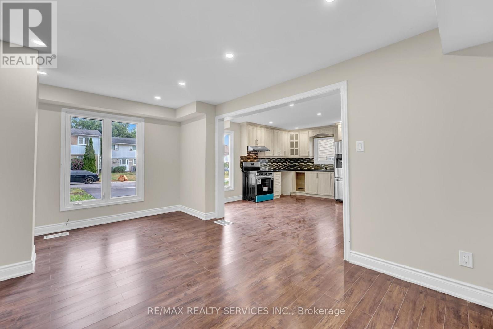 29 Hector Court, Brampton, Ontario  L6S 1P1 - Photo 10 - W12416505