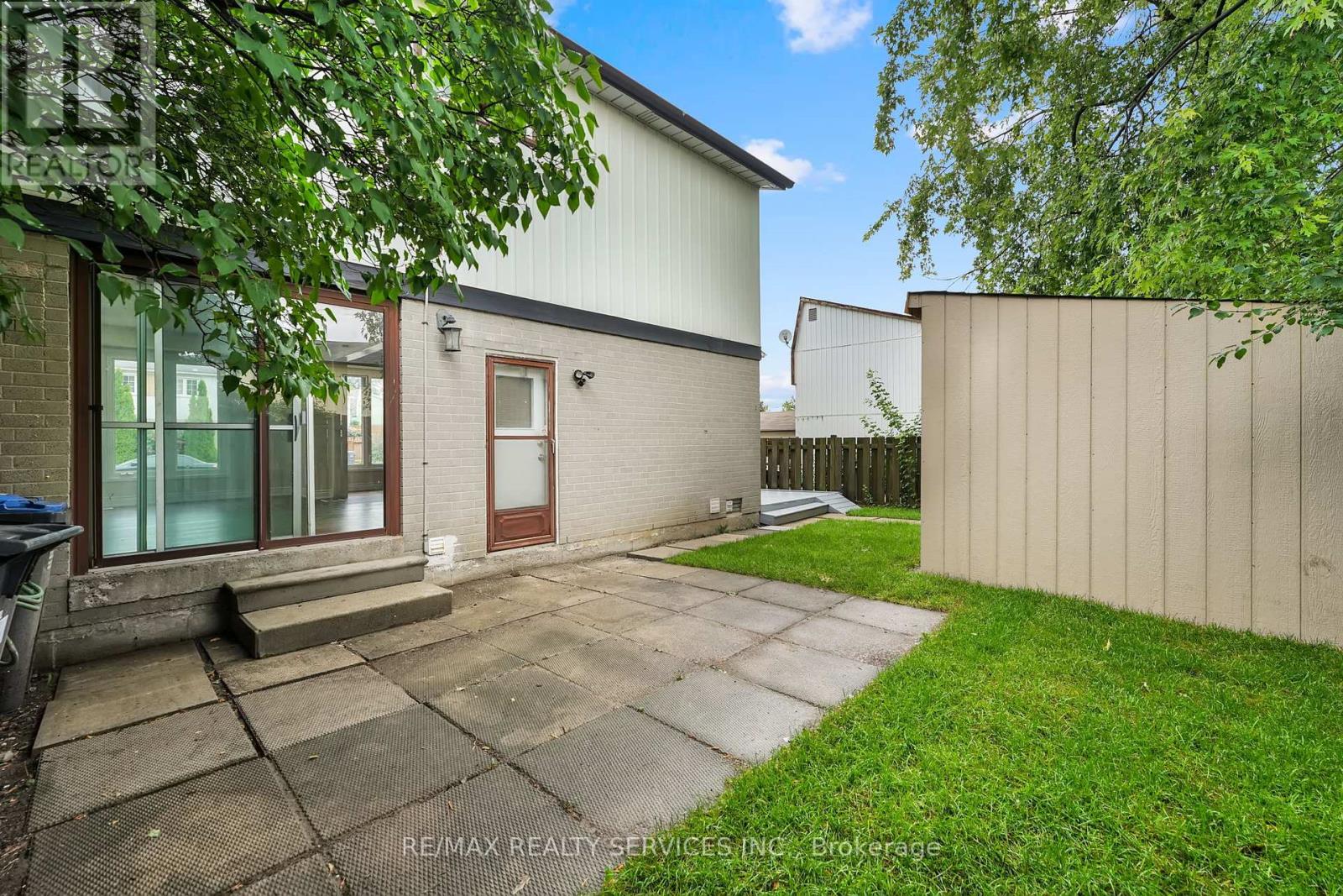 29 Hector Court, Brampton, Ontario  L6S 1P1 - Photo 18 - W12416505