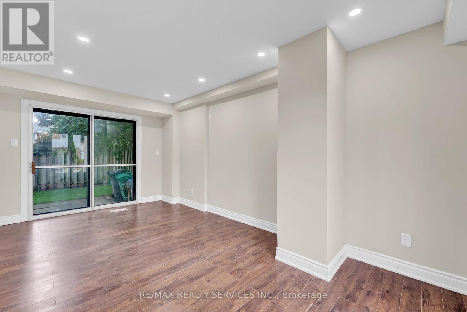 29 Hector Court, Brampton, Ontario  L6S 1P1 - Photo 8 - W12416505