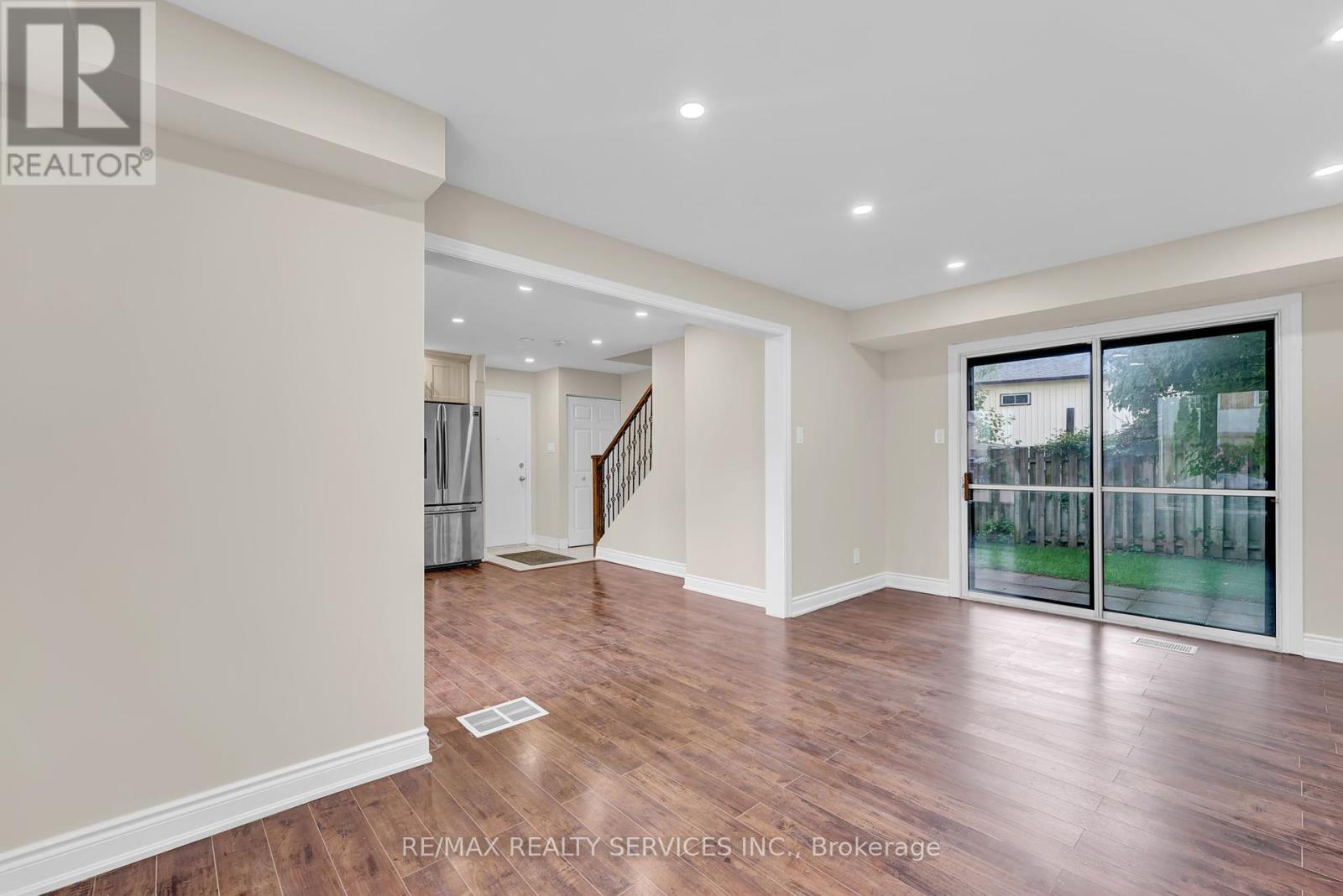 29 Hector Court, Brampton, Ontario  L6S 1P1 - Photo 9 - W12416505