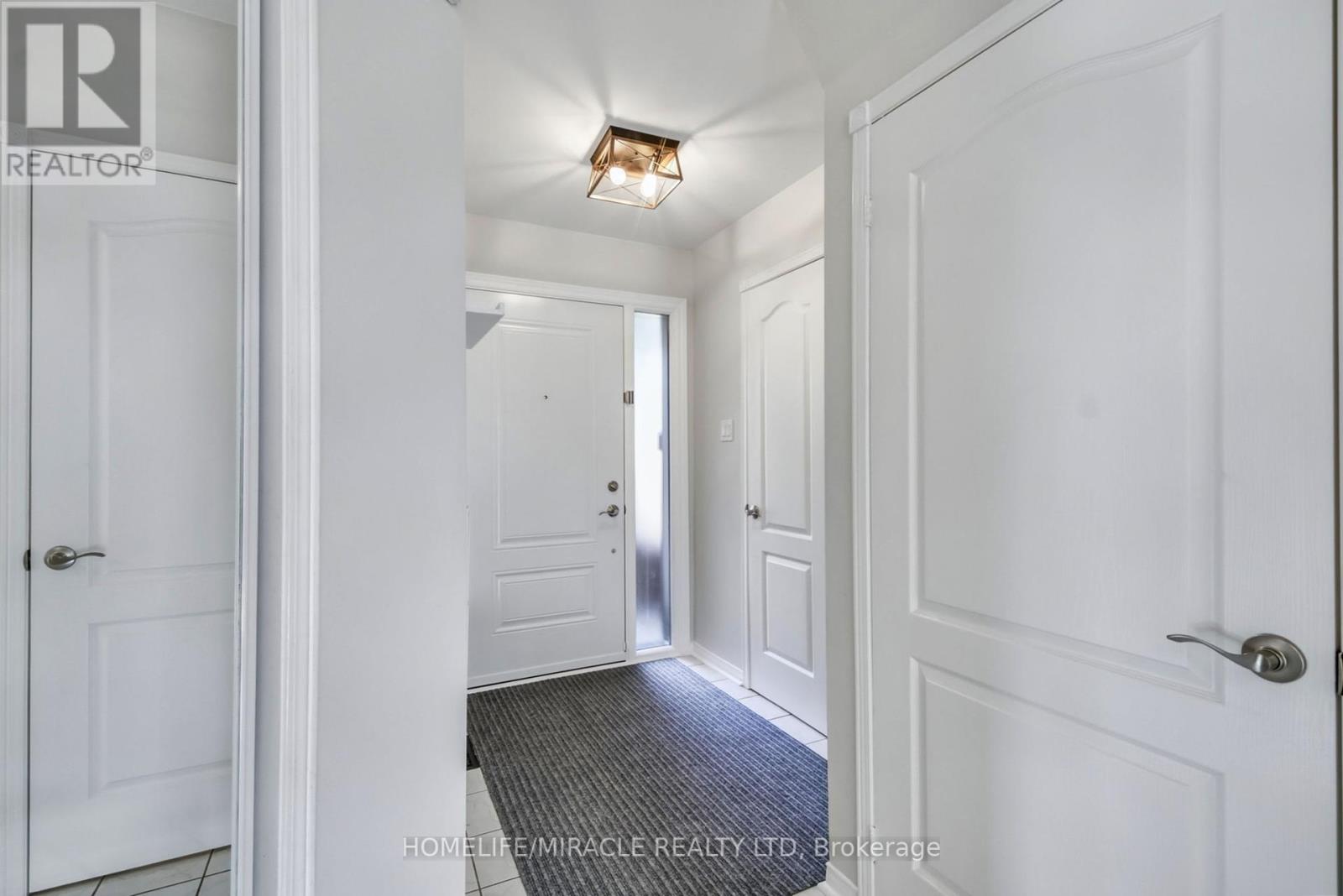 373 Turnberry Crescent, Mississauga, Ontario  L4Z 3W3 - Photo 3 - W12416518
