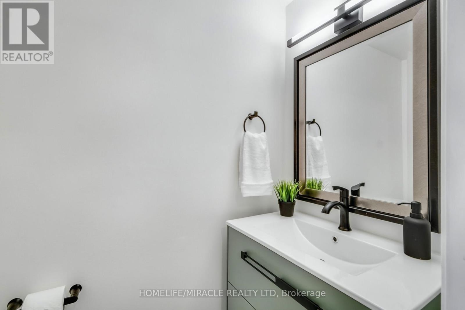 373 Turnberry Crescent, Mississauga, Ontario  L4Z 3W3 - Photo 5 - W12416518