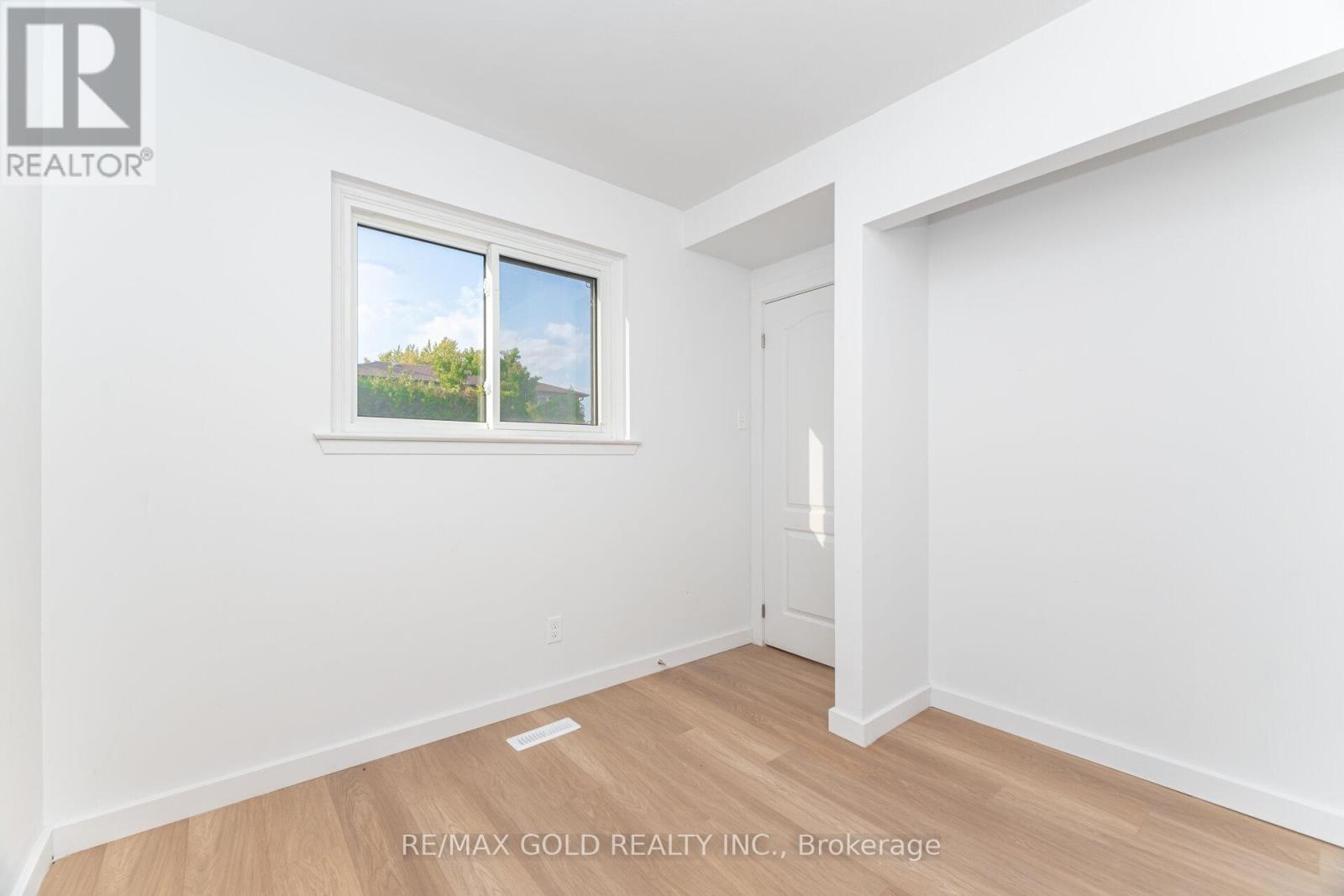 3309 Jolliffe Avenue, Mississauga, Ontario  L4T 1V6 - Photo 12 - W12416545