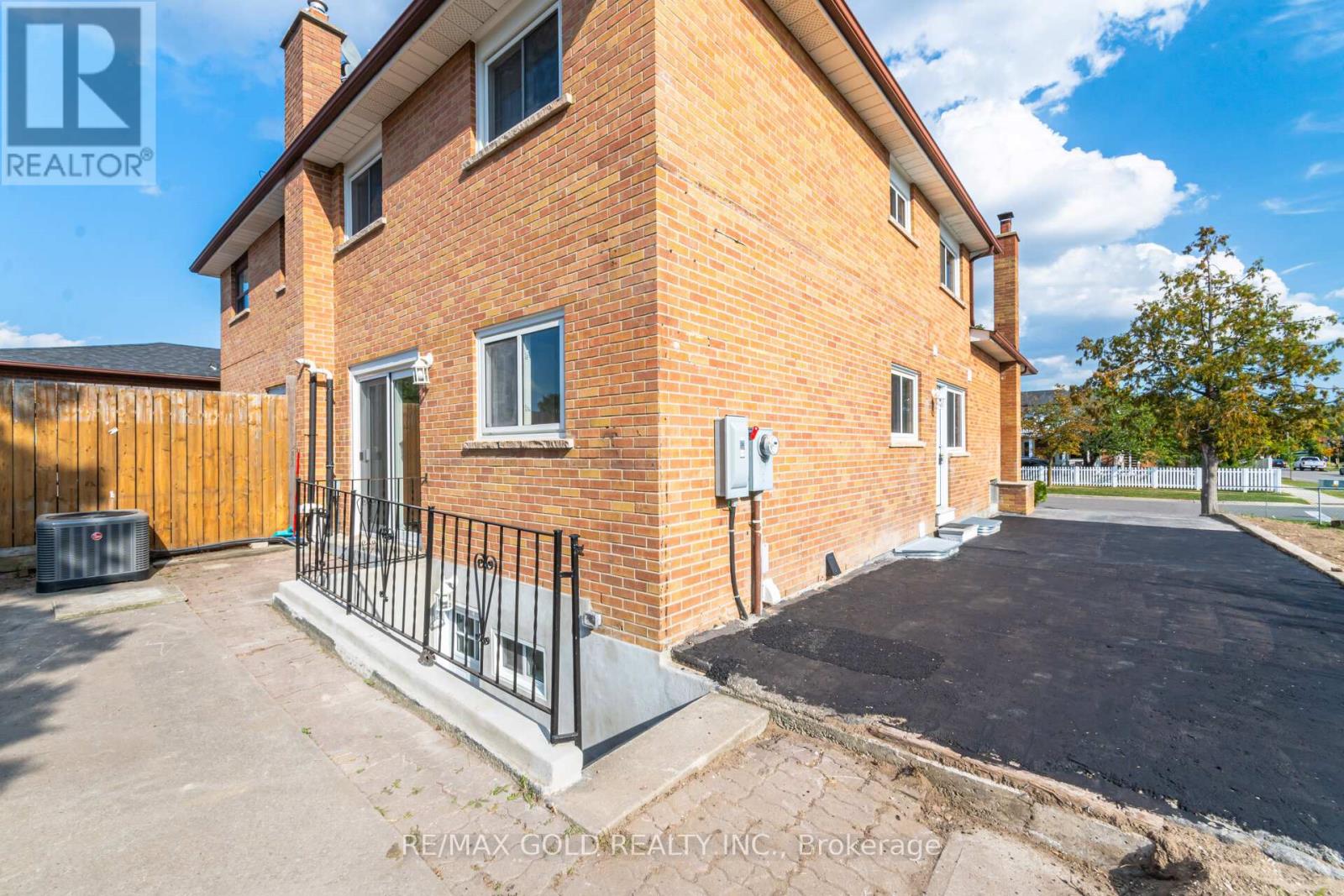 3309 Jolliffe Avenue, Mississauga, Ontario  L4T 1V6 - Photo 4 - W12416545