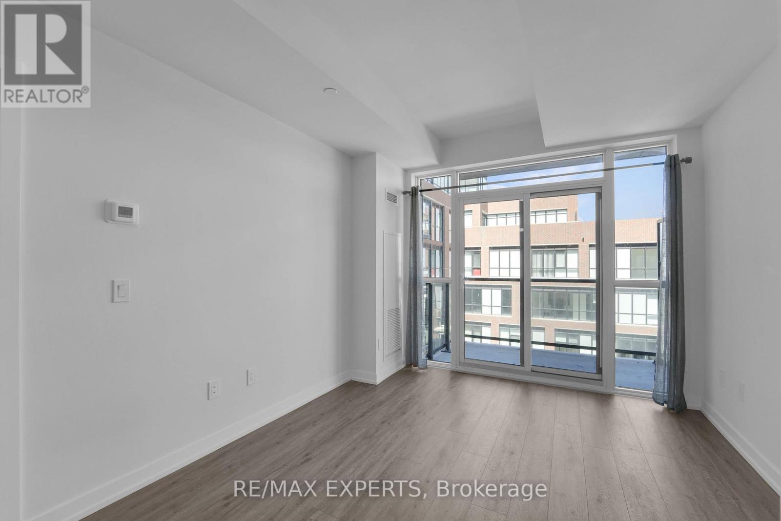 811 - 2300 St Clair Avenue W, Toronto, Ontario  M6N 1K8 - Photo 11 - W12416548