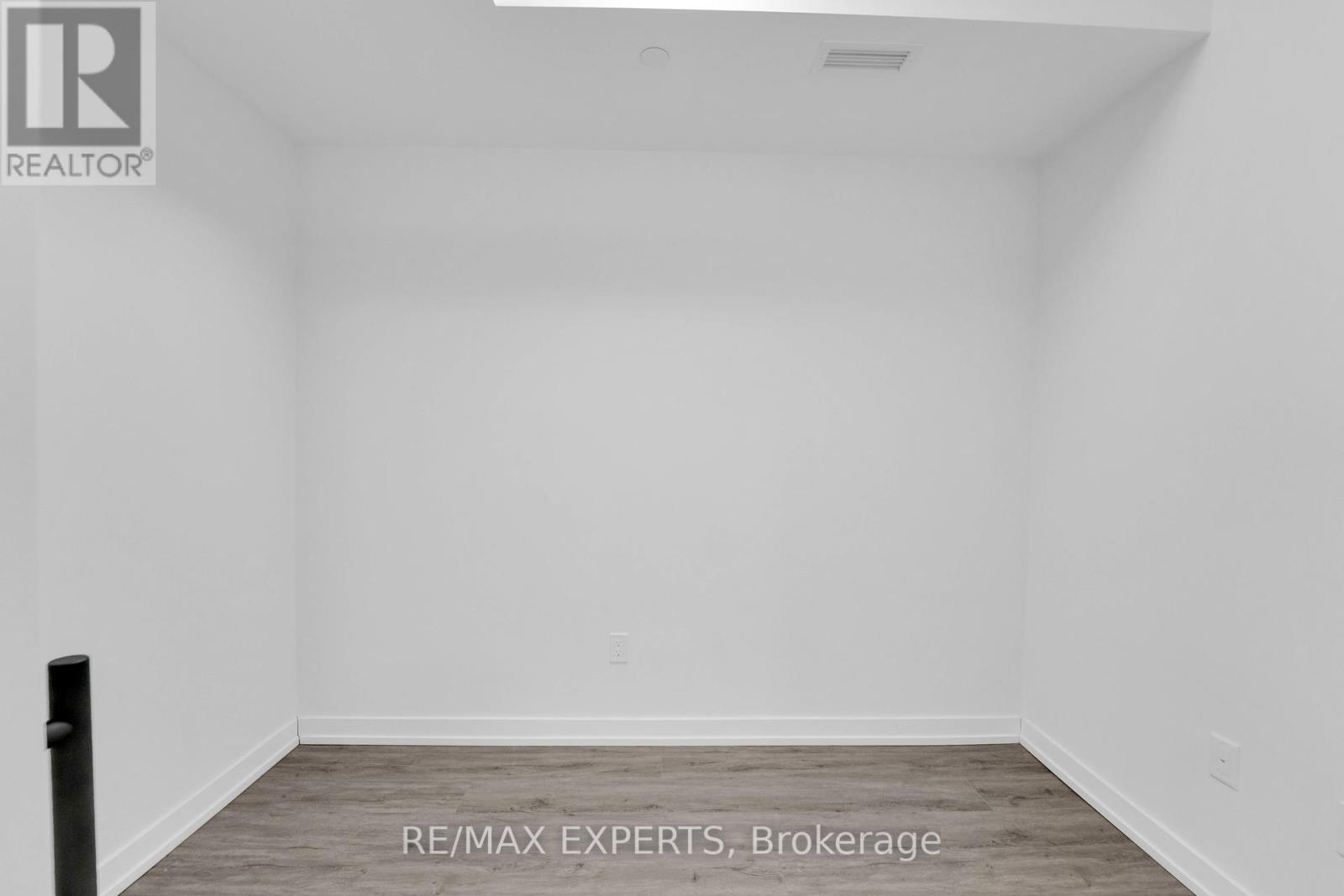 811 - 2300 St Clair Avenue W, Toronto, Ontario  M6N 1K8 - Photo 17 - W12416548