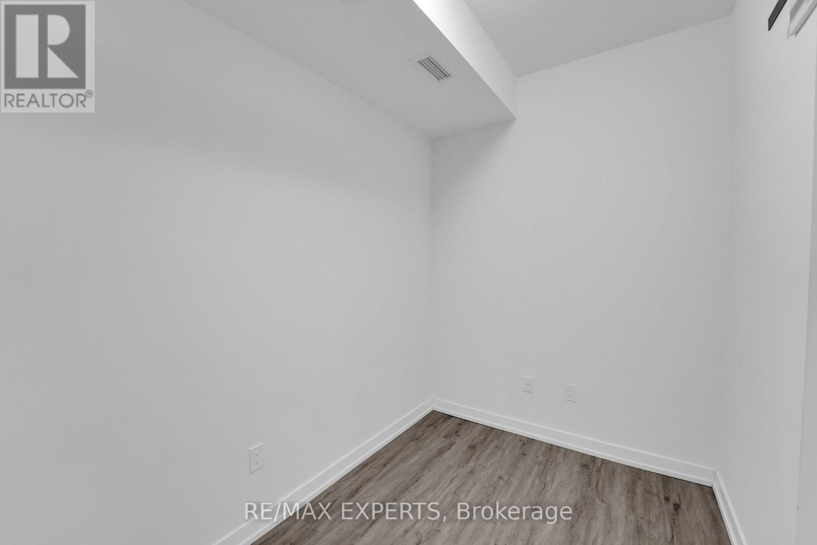 811 - 2300 St Clair Avenue W, Toronto, Ontario  M6N 1K8 - Photo 18 - W12416548
