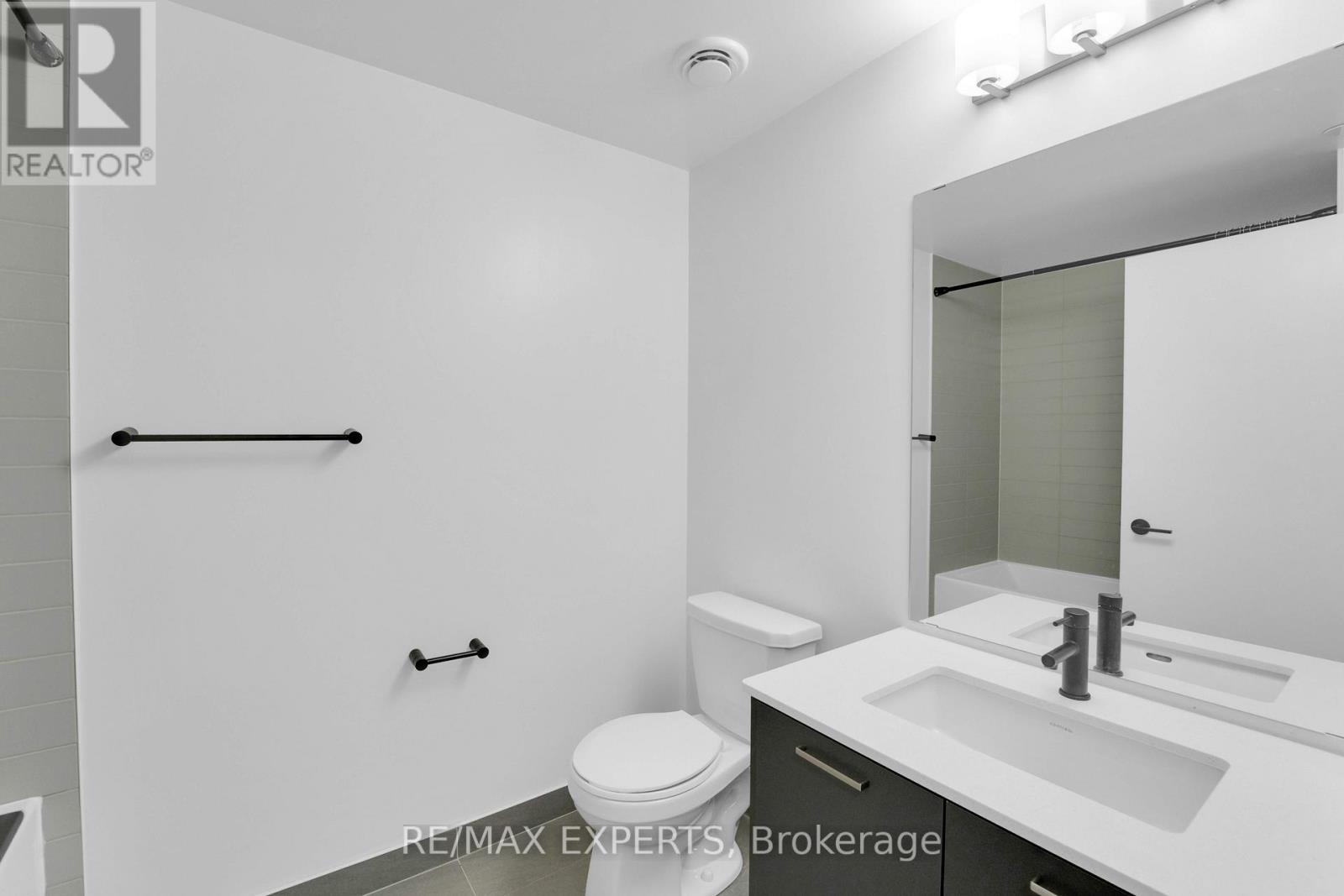 811 - 2300 St Clair Avenue W, Toronto, Ontario  M6N 1K8 - Photo 21 - W12416548