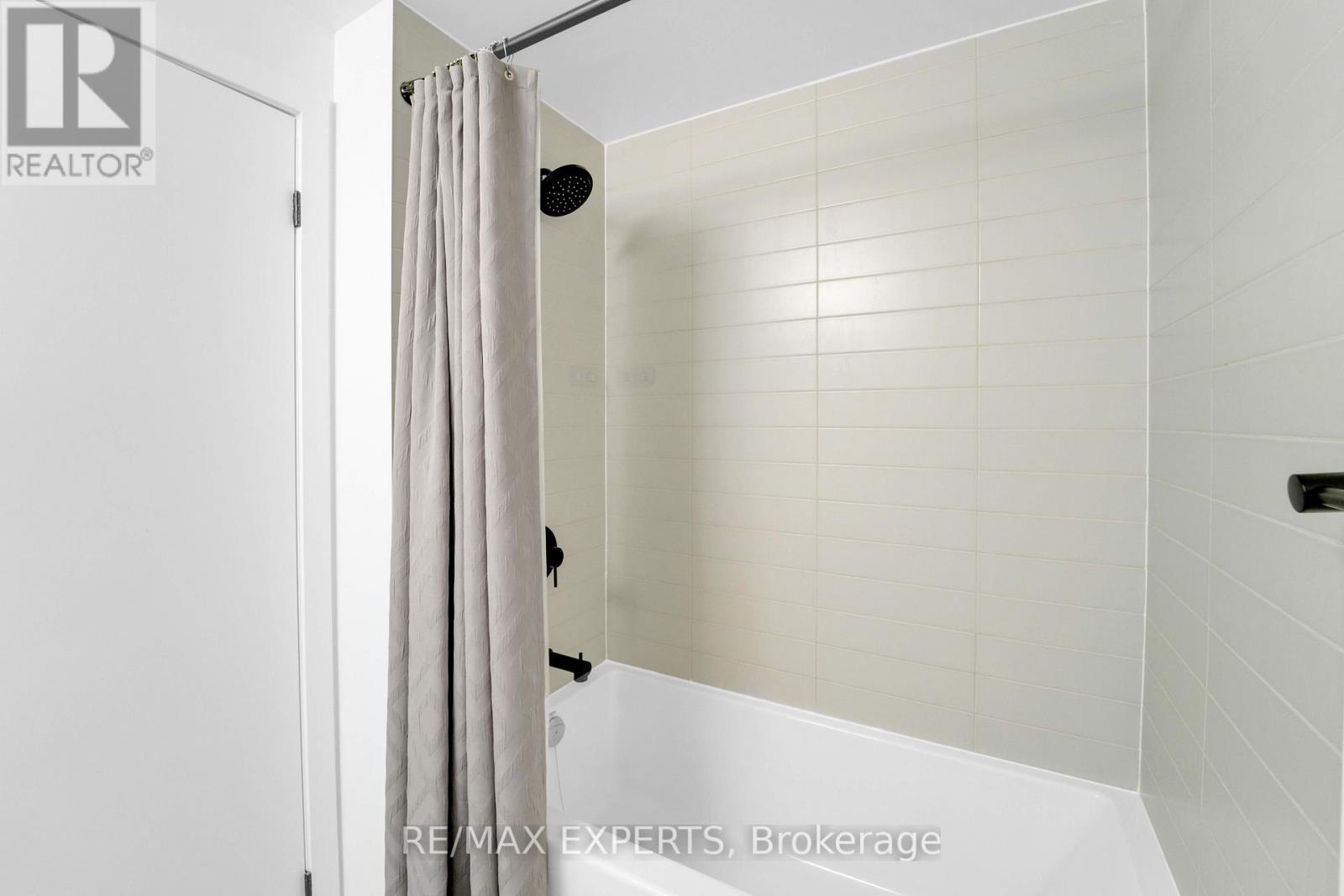 811 - 2300 St Clair Avenue W, Toronto, Ontario  M6N 1K8 - Photo 22 - W12416548