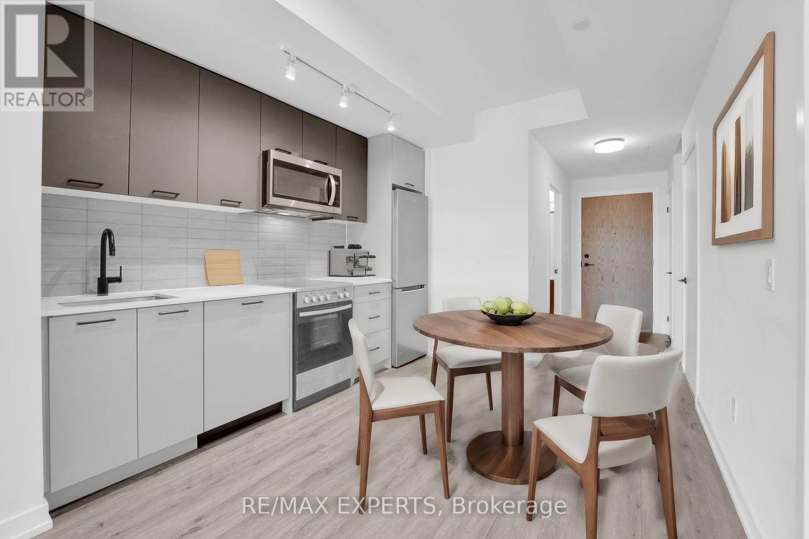 811 - 2300 St Clair Avenue W, Toronto, Ontario  M6N 1K8 - Photo 3 - W12416548