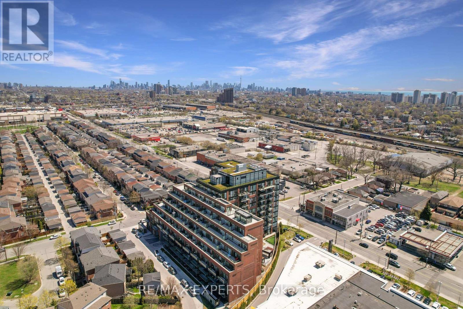 811 - 2300 St Clair Avenue W, Toronto, Ontario  M6N 1K8 - Photo 30 - W12416548