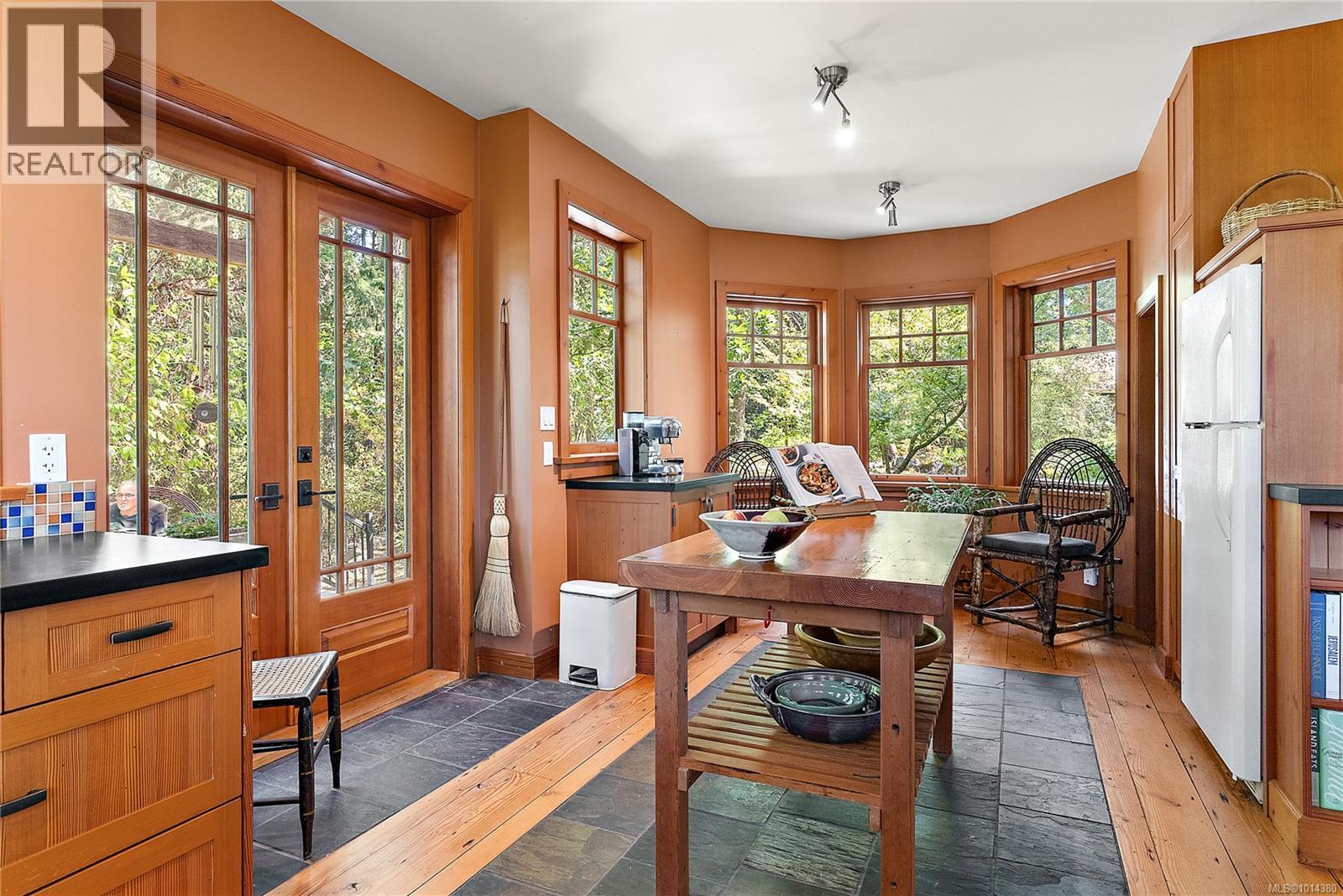 Property at 800 Bardsey Lane image 2