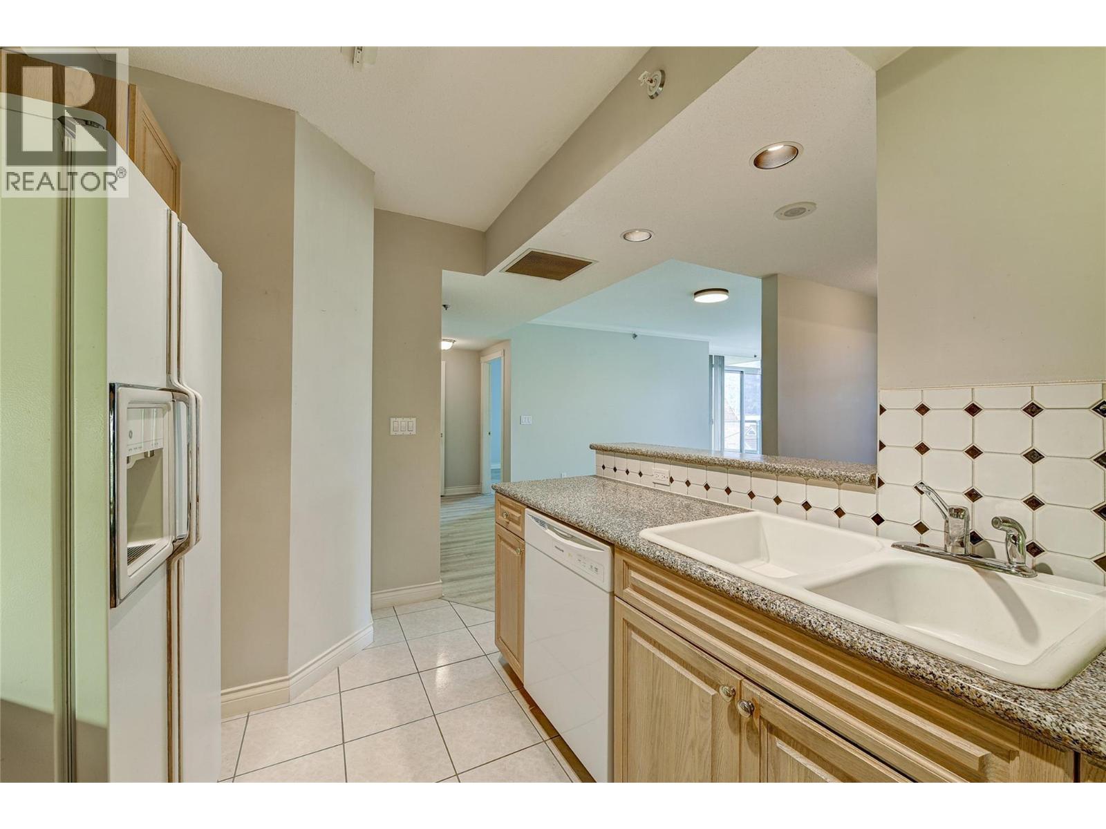 Photo 9 at 1152 Sunset Drive 606, Kelowna North, Kelowna Photo 9 at 1152 Sunset Drive 606, Kelowna North, Kelowna