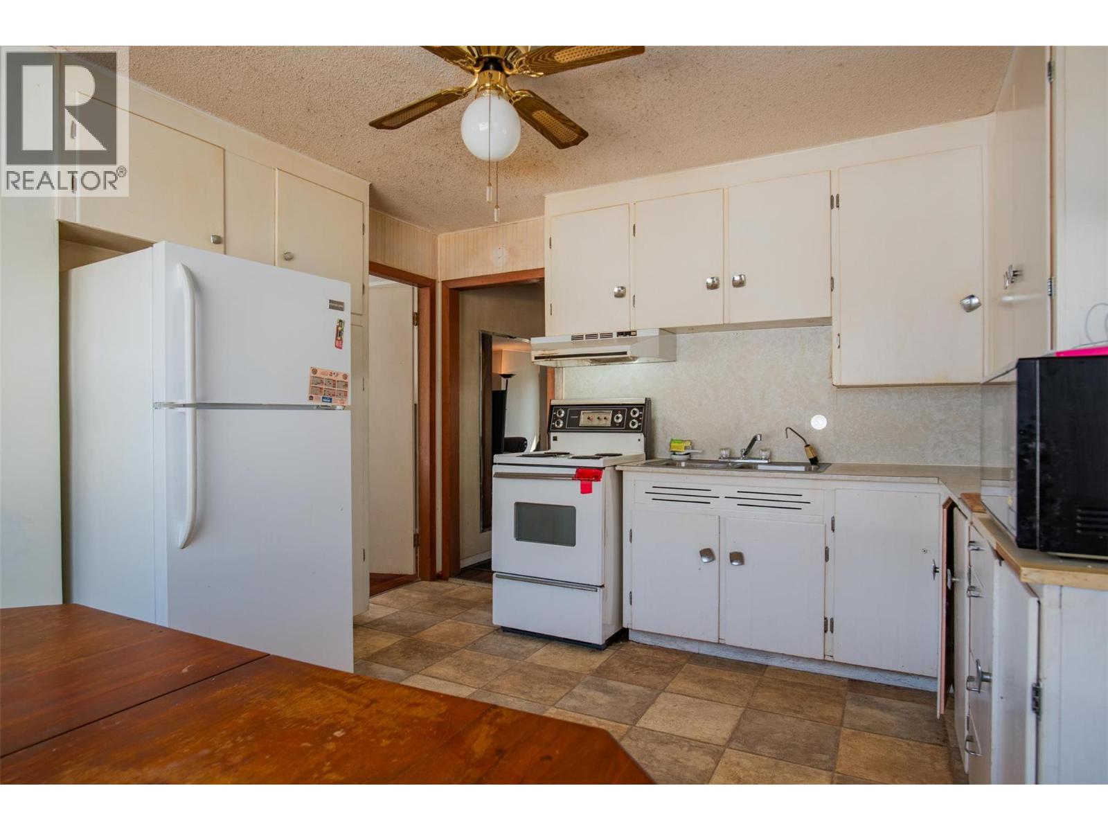 1338 Third Avenue, Trail, British Columbia  V1R 1P4 - Photo 3 - 10363500