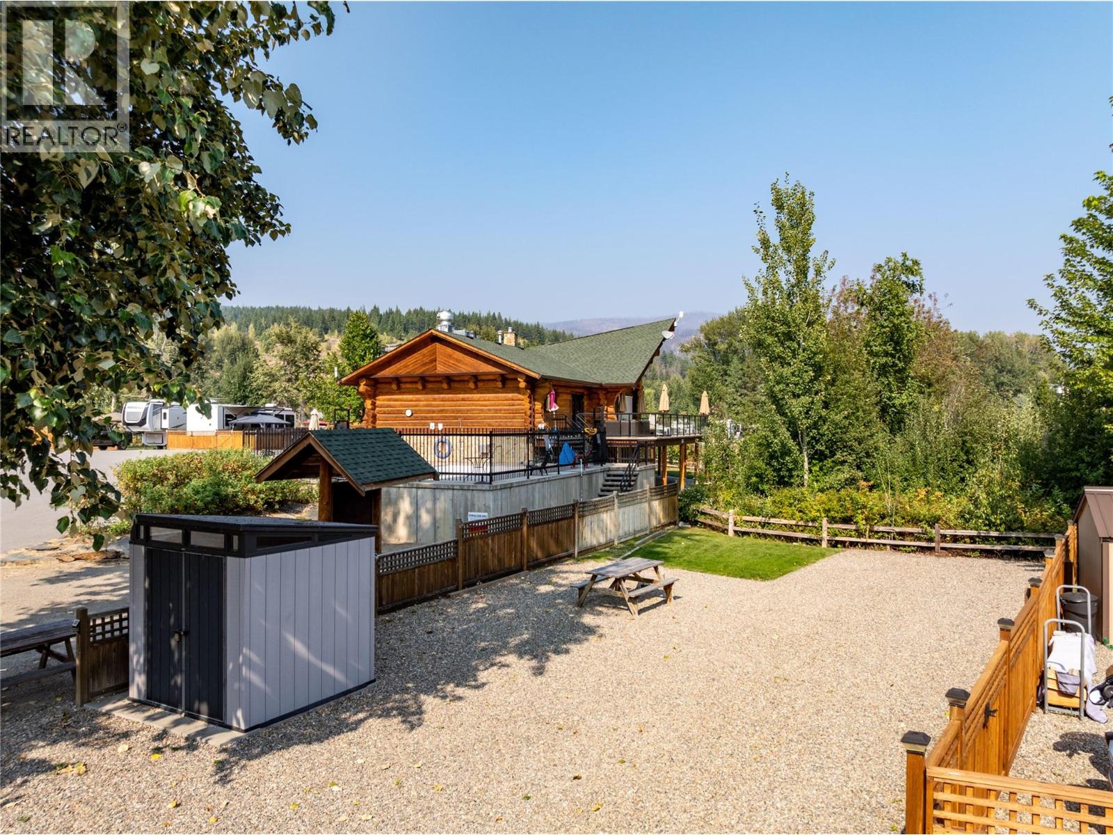12 Marina Way, lee creek, British Columbia