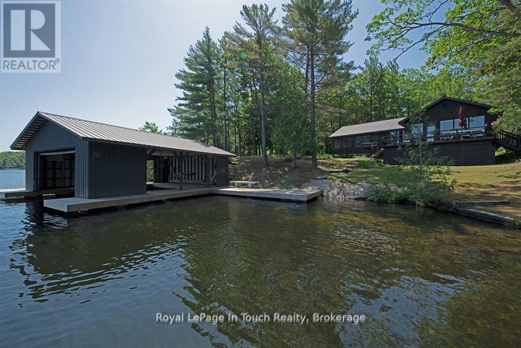 211 Pickerel Point Road, Georgian Bay, Ontario  L0K 1S0 - Photo 12 - X12416558