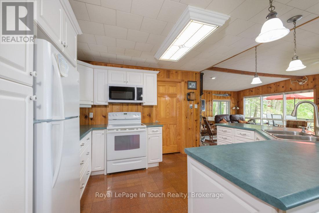 211 Pickerel Point Road, Georgian Bay, Ontario  L0K 1S0 - Photo 26 - X12416558