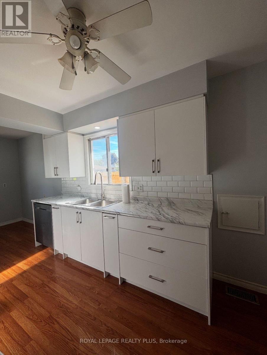 1458 Queen's Boulevard, Kitchener, Ontario  N2M 1E2 - Photo 3 - X12416511
