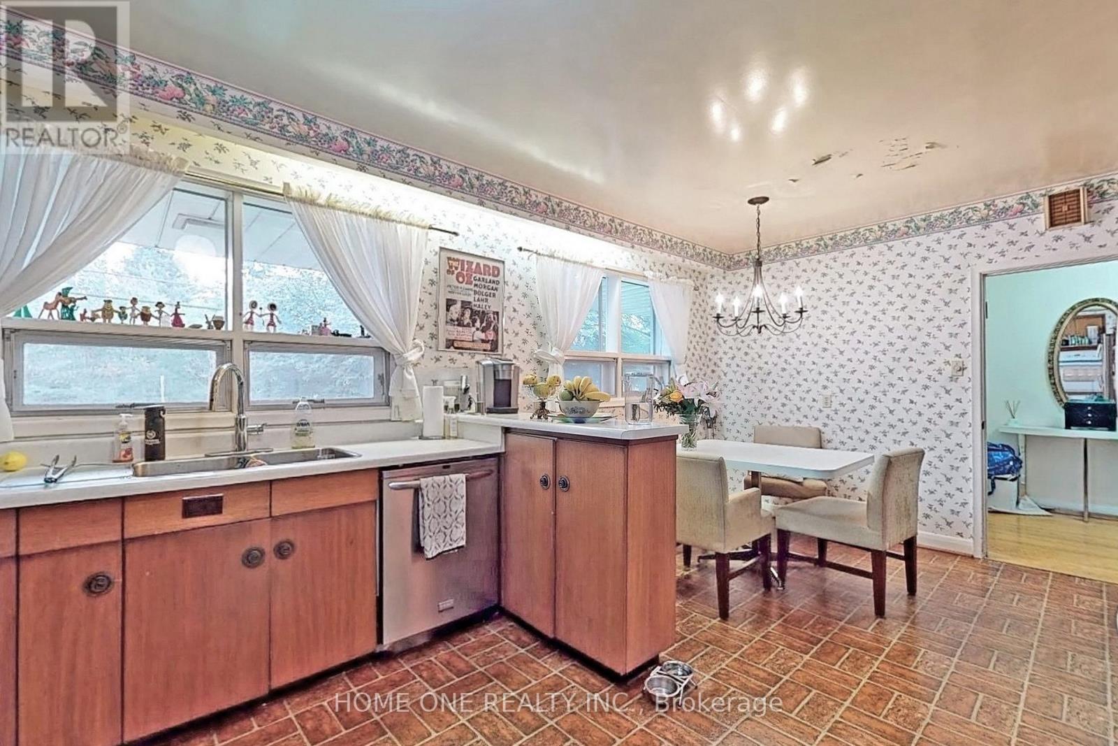 26 Harrison Road, Toronto, Ontario  M2L 1V4 - Photo 10 - C12416550