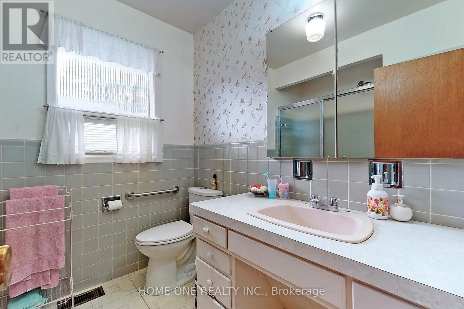 26 Harrison Road, Toronto, Ontario  M2L 1V4 - Photo 18 - C12416550