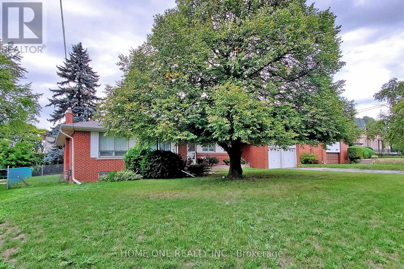 26 Harrison Road, Toronto, Ontario  M2L 1V4 - Photo 4 - C12416550