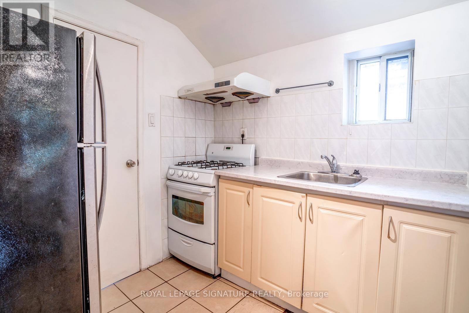 66 Euclid Avenue, Toronto, Ontario  M6J 2J9 - Photo 18 - C12416565