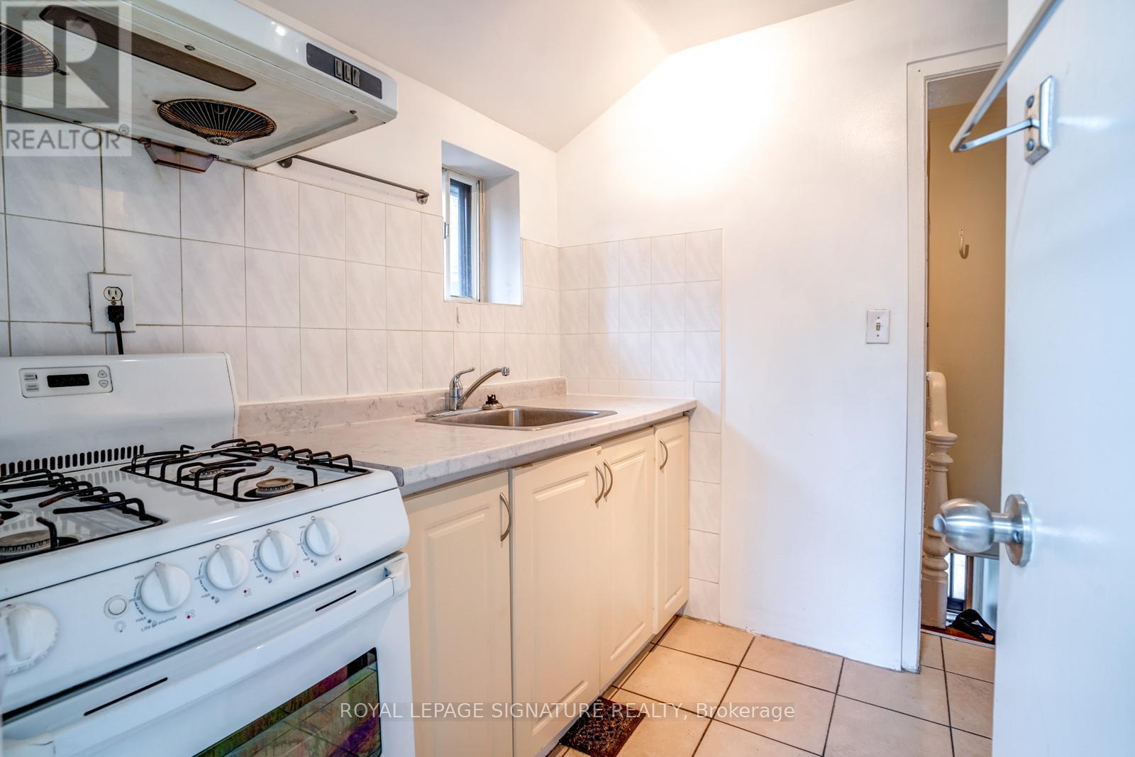 66 Euclid Avenue, Toronto, Ontario  M6J 2J9 - Photo 19 - C12416565