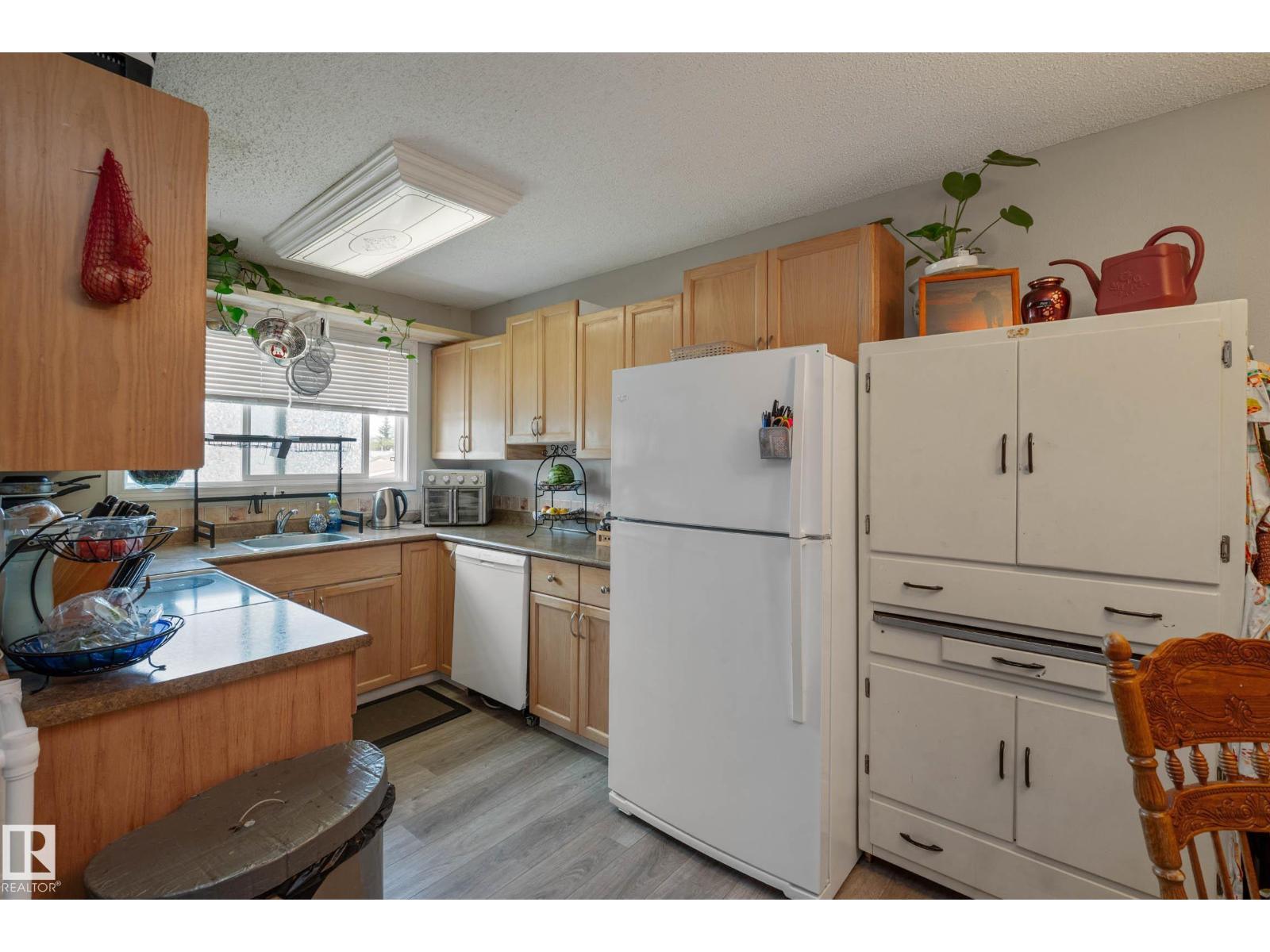 9909 171 Av Nw, Edmonton, Alberta  T5X 4X2 - Photo 7 - E4458703